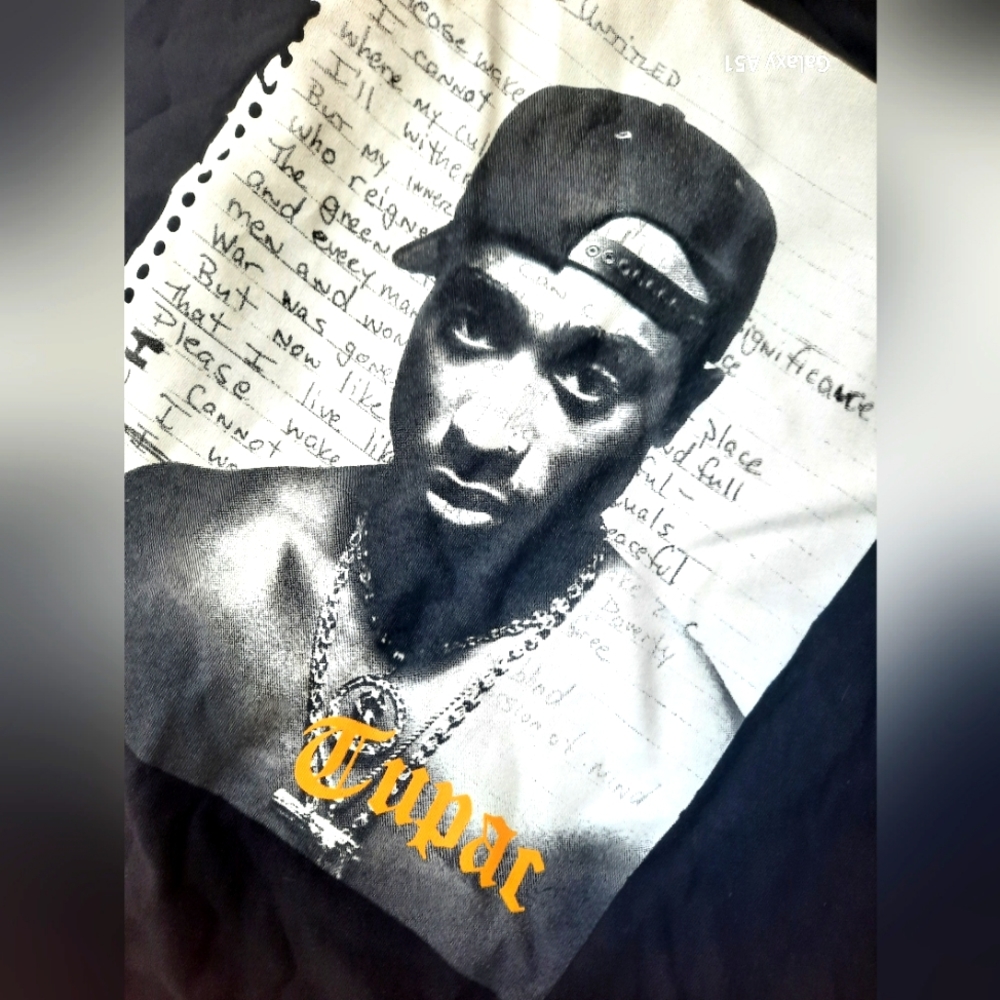 ♥️🧡Tupac lyrics t-shirt for the true fans♥️#hiphop #Tupac @25 yrs old